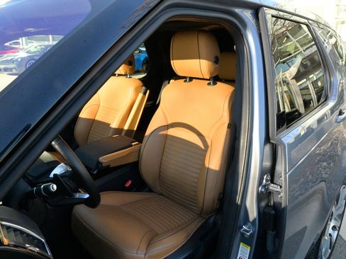 Used 2019 Land Rover Discovery HSE image 19