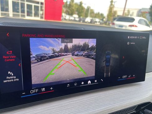 Used 2025 BMW 330i xDrive Sedan image 16