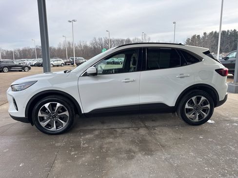 Certified 2024 Ford Escape Platinum w/ Premium Technology Package image 4