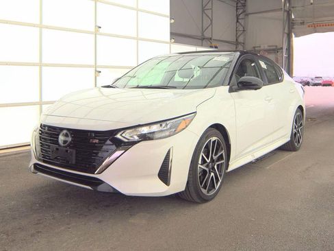 Certified 2025 Nissan Sentra SR w/ SR Premium Package image 2