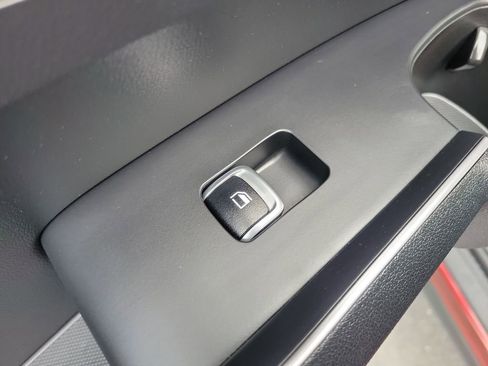 Used 2025 Kia Sorento S image 16