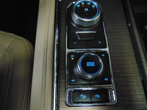 Used 2023 Ford Expedition Limited image 16