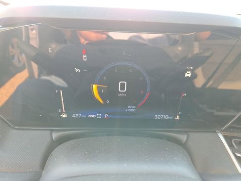 Used 2025 Chevrolet TrailBlazer LT AWD/4WD image 2