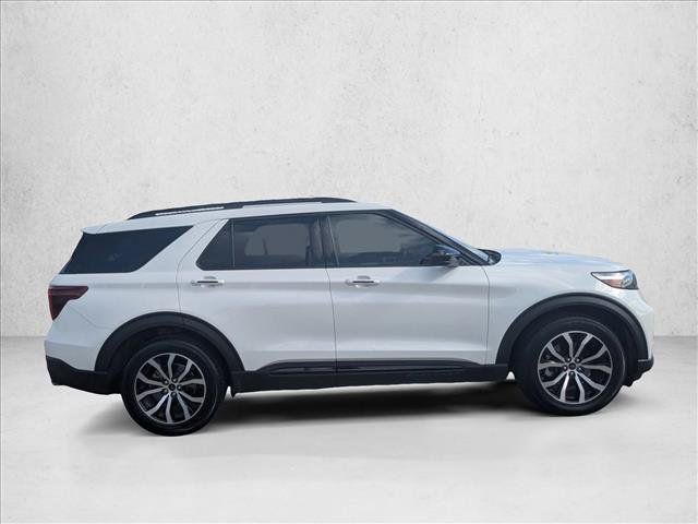 Used 2022 Ford Explorer ST RWD image 4