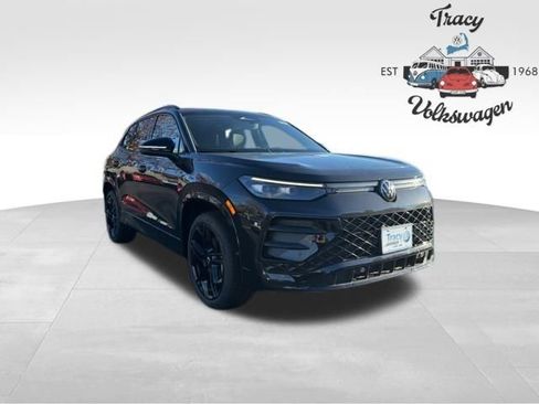 New 2025 Volkswagen Tiguan SE R-Line image 1