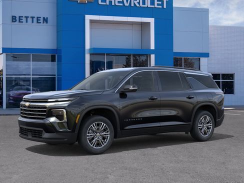 New 2026 Chevrolet Traverse LT w/ Driver Confidence Package AWD/4WD image 2