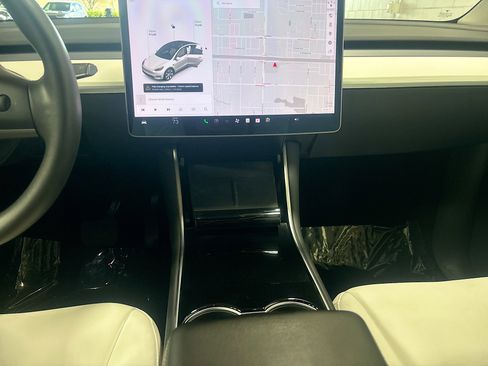 Used 2021 Tesla Model Y Long Range image 19