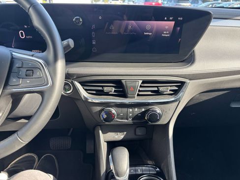 Used 2025 Buick Encore GX Preferred image 17