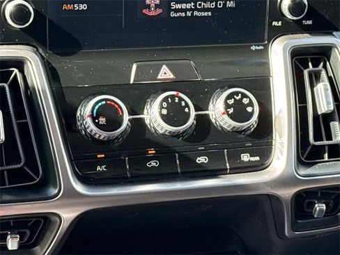 Used 2023 Kia Sorento LX image 21