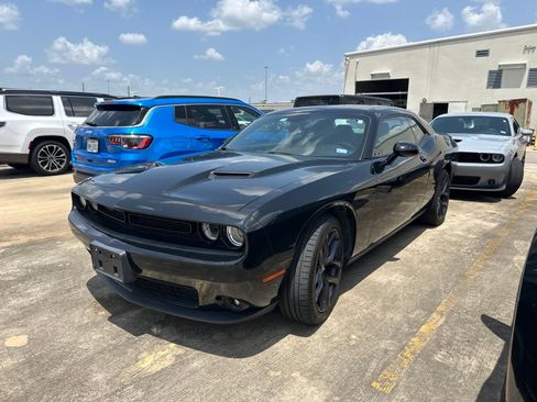 Used 2020 Dodge Challenger SXT w/ Blacktop Package RWD image 3