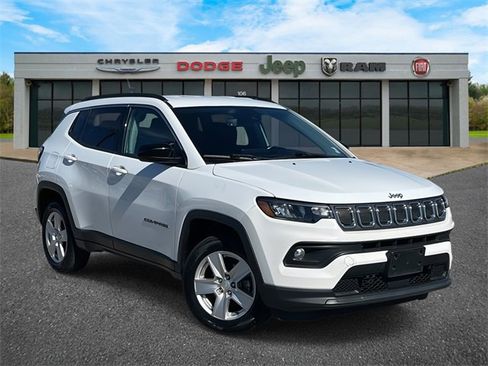 Certified 2022 Jeep Compass Latitude w/ Convenience Group image 2