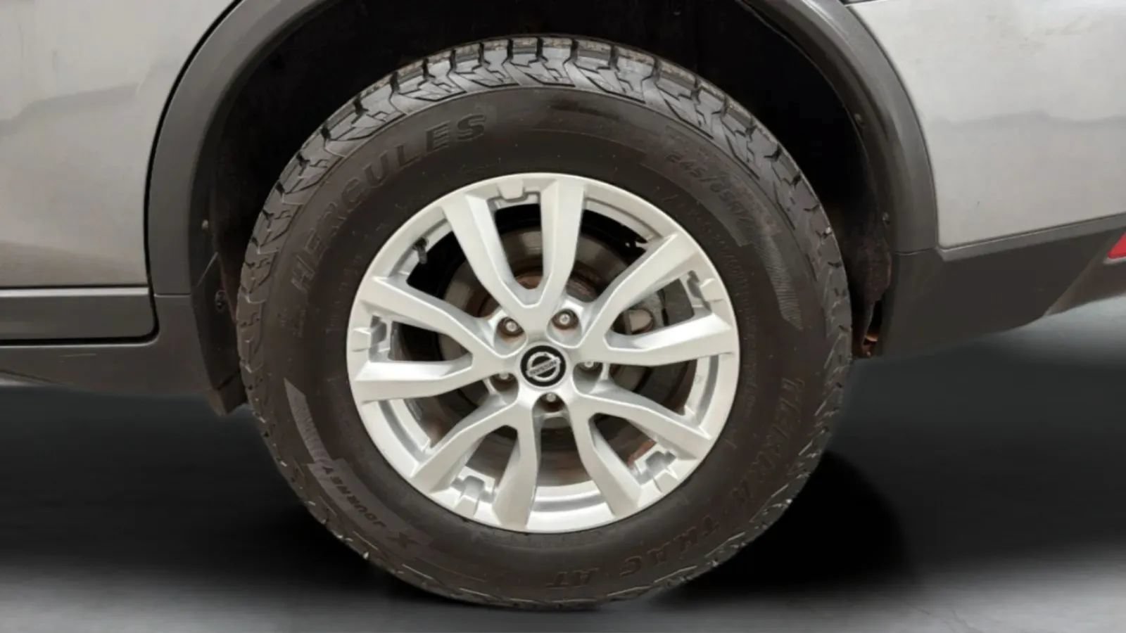Used 2018 Nissan Rogue SV AWD/4WD image 27