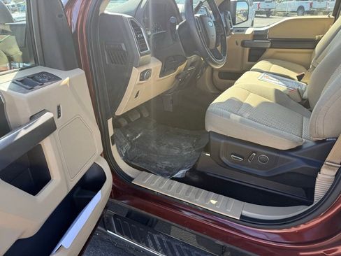 Used 2015 Ford F150 XLT w/ Equipment Group 302A Luxury image 8