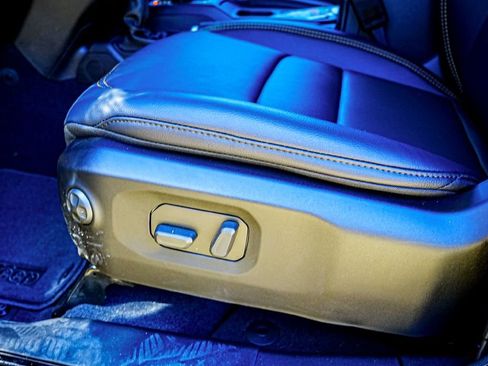 New 2025 Jeep Gladiator Sport image 23