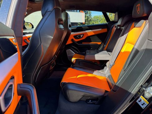 Used 2019 Lamborghini Urus Sport Utility 4D image 8