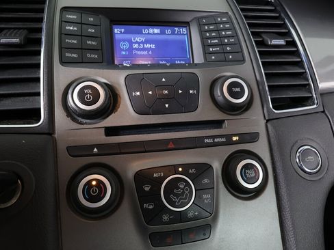 Used 2015 Ford Taurus SEL image 35