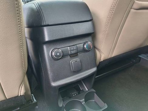 Used 2018 Ford Explorer XLT w/ Equipment Group 202A image 26