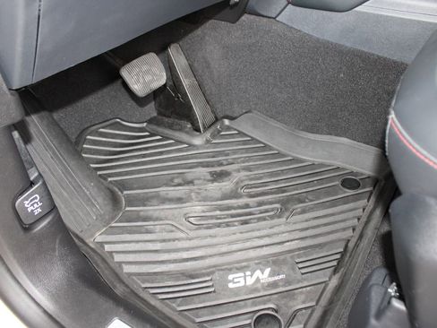 Used 2025 Ford Explorer ST-Line AWD/4WD image 24