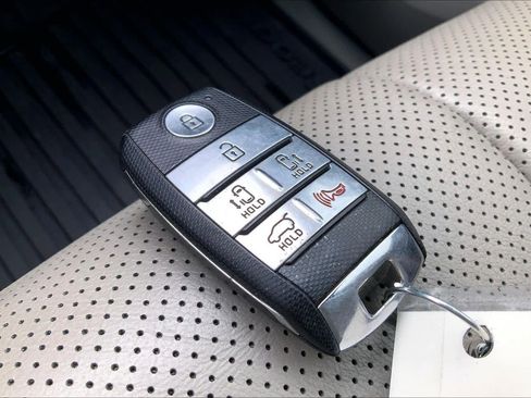 Used 2021 Kia Sedona EX FWD image 15