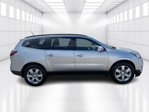 Used 2017 Chevrolet Traverse LT w/ Style and Technology Package AWD/4WD image 4