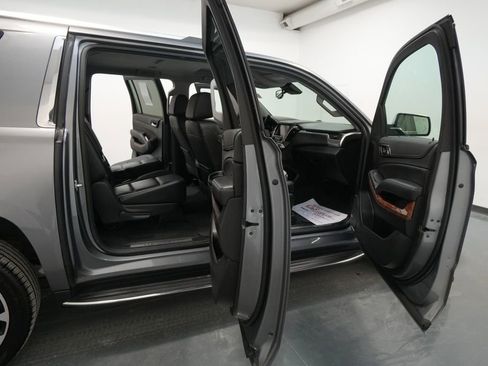 Used 2020 Chevrolet Suburban LT image 34