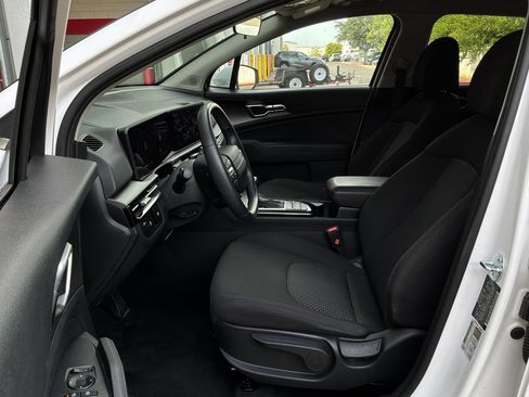 Used 2026 Kia Sportage LX FWD image 10