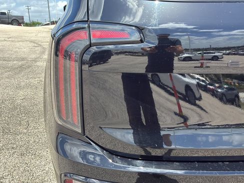 Used 2025 Kia Telluride AWD image 29