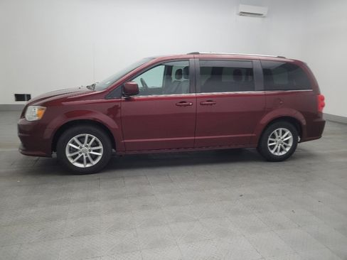 Used 2019 Dodge Grand Caravan SXT FWD image 2