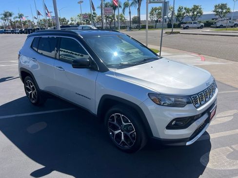 Used 2025 Jeep Compass Limited AWD/4WD image 9