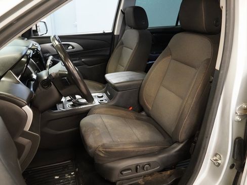 Used 2018 Chevrolet Traverse LT image 3