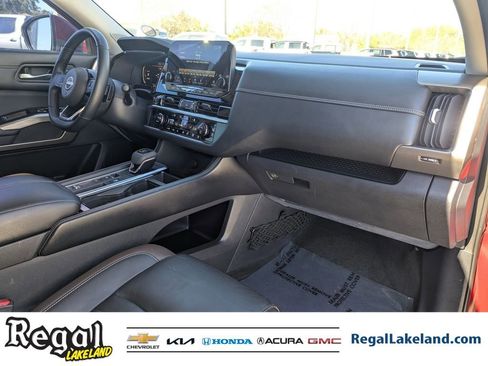 Used 2022 Nissan Pathfinder Platinum w/ Lighting Package (N92) image 10