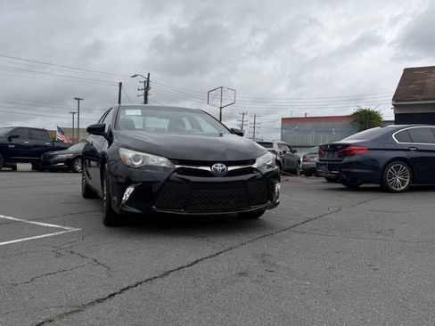 Used 2017 Toyota Camry XSE w/ Moonroof Package FWD image 10