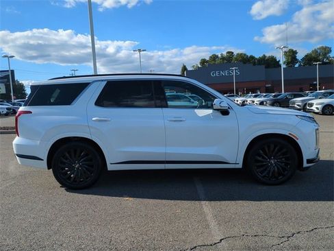 Used 2024 Hyundai Palisade Calligraphy image 3