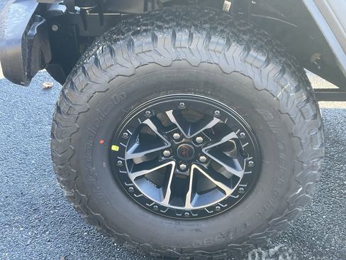 New 2026 Jeep Wrangler Rubicon w/ Xtreme 35 Tire Package image 26