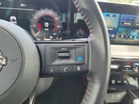 Used 2025 Nissan Kicks SR FWD image 19