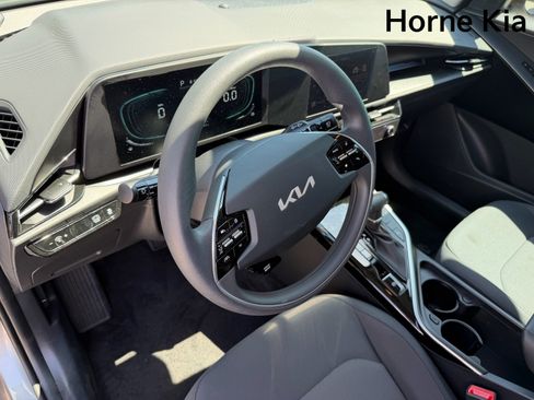 New 2026 Kia Niro LX FWD image 11