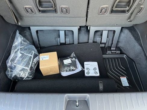 New 2026 Kia Carnival SX w/ SX Dark Edition Package FWD image 11