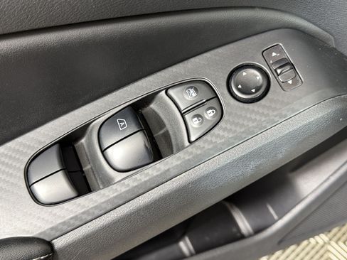 Used 2025 Nissan Altima 2.5 SV FWD image 25