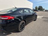 Used 2017 Ford Fusion SE w/ Fusion SE Technology Package image 5