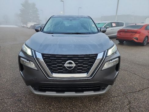 Used 2023 Nissan Rogue SV image 2