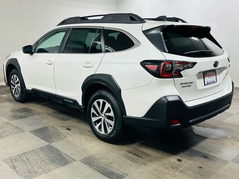 Used 2023 Subaru Outback Premium AWD/4WD image 4