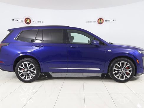Used 2023 Cadillac XT6 Sport w/ Platinum Package image 2
