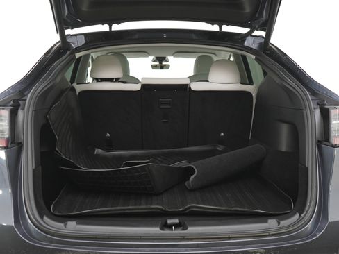 Used 2022 Tesla Model Y Performance image 16