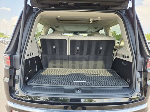 Used 2024 Jeep Wagoneer Series III w/ Premium Group I AWD/4WD image 18