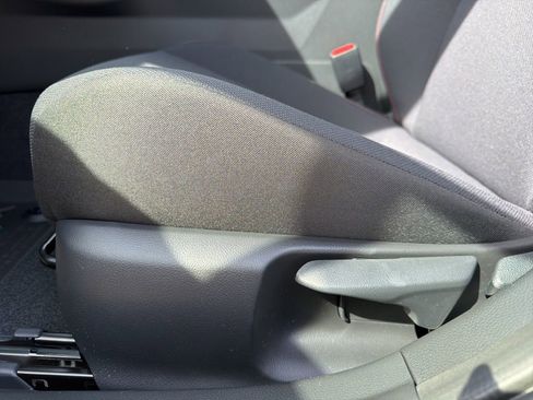 New 2026 Toyota Prius Plug-In Hybrid FWD image 9