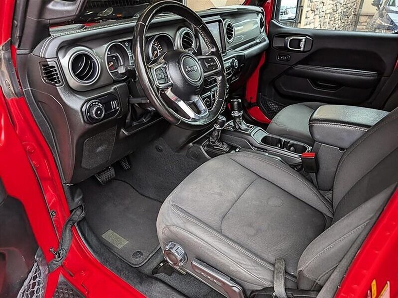 Used 2023 Jeep Wrangler Unlimited Sahara w/ Cold Weather Group AWD/4WD image 2