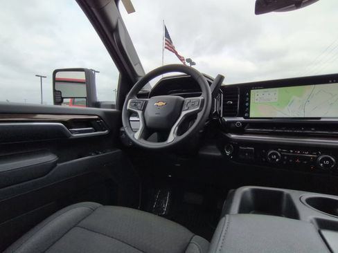 Used 2025 Chevrolet Silverado 2500 LT w/ Convenience Package AWD/4WD image 7