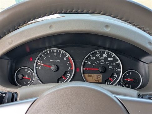 Used 2014 Nissan Frontier SL w/ SL Moonroof Package image 26