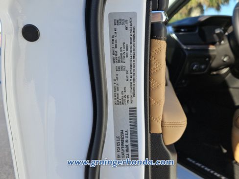 Used 2024 Jeep Grand Cherokee Summit w/ Luxury Tech Group V image 14