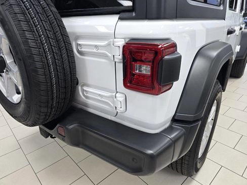 Used 2022 Jeep Wrangler Unlimited Sport image 15
